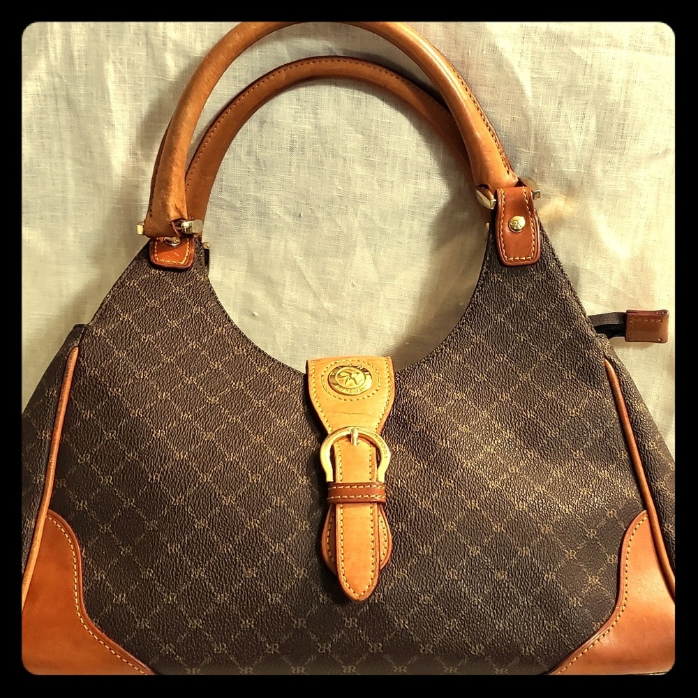 Rioni signature shoulder bag